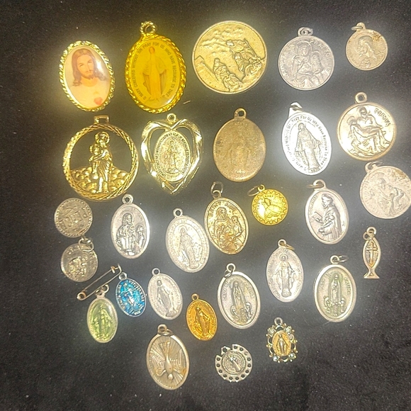 Religious bundle - Picture 8 of 8